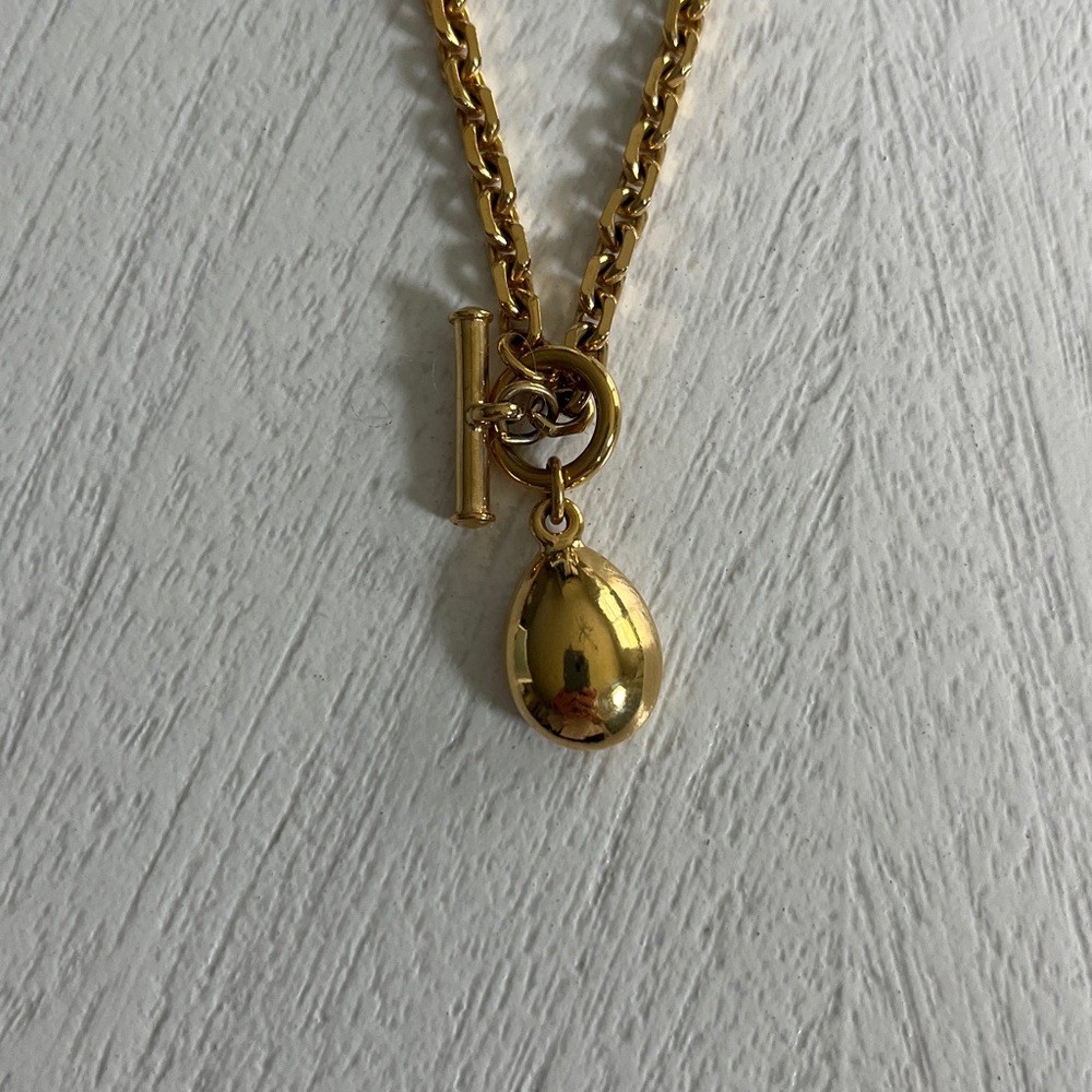 Elegant Gold Necklace with Teardrop Pendant - Picture 4 of 4